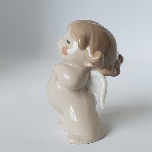 ✨️HOST PICK✨ Nao by Lladro Cheeky Cherub “Sing Song O Sole Mio" Daisa 2003 - Picture 5 of 9